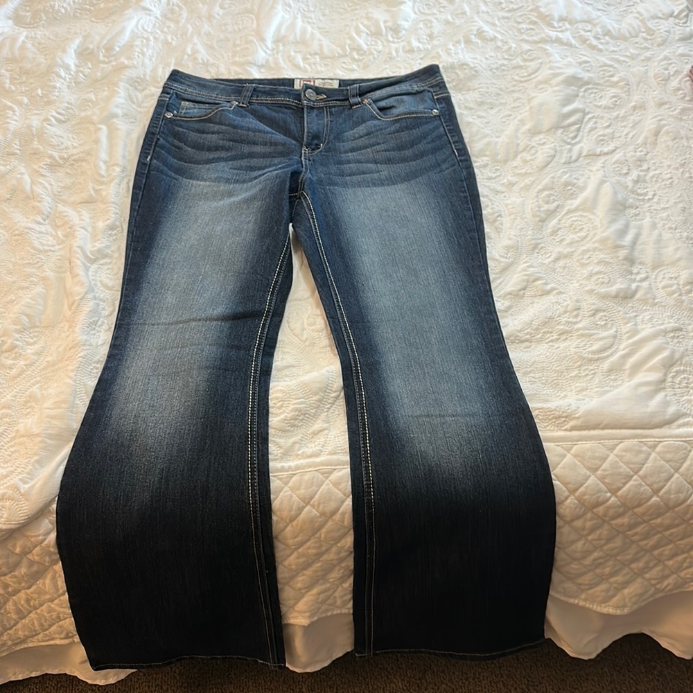 L.E.I Sophia Hipster Flare Stretch Jeans